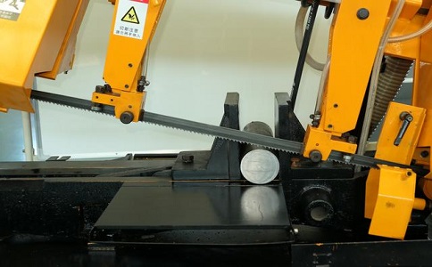 盐田数控带锯床自动送料精度会出现偏差吗？