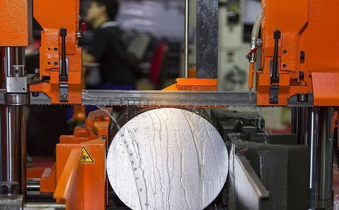 盐田立式金属带锯床切削出现跑带故障解决方法！